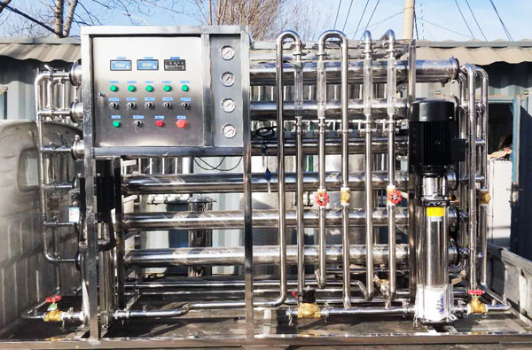 反滲透凈水設(shè)備不用停機(jī)時(shí)應(yīng)該注意哪些事項(xiàng)?