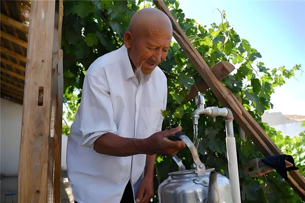 新疆村鎮(zhèn)生活飲水如何低價購買一臺凈水設(shè)備?