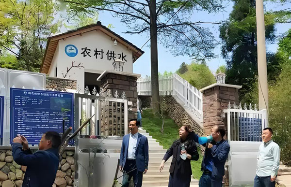 片區(qū)農(nóng)村規(guī)?；┧こ逃媚姆N凈水設(shè)備?