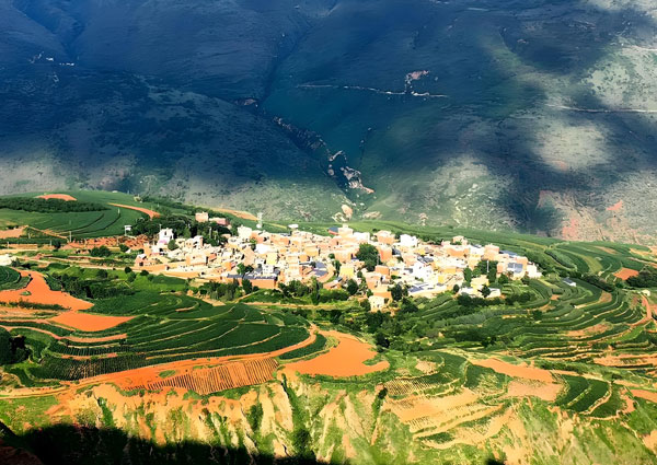 云南山區(qū)農(nóng)村下雨水渾無法用?選這款凈水設(shè)備搞定水質(zhì)問題