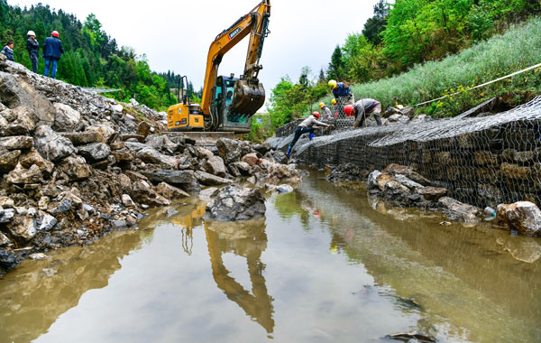 貴州遵義永樂片區(qū)農(nóng)村規(guī)?；┧こ桃惑w化凈水設(shè)備生產(chǎn)廠家直銷