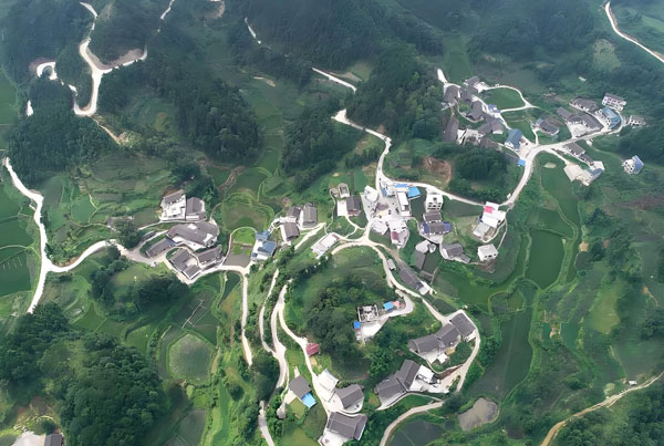 貴州銅仁松桃縣農(nóng)村供水廠全自動(dòng)一體化凈水器如何選?