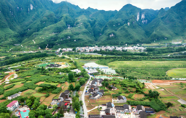 貴州銅仁農(nóng)村供水標(biāo)準(zhǔn)化改造水廠全自動(dòng)一體化凈水器選擇什么?