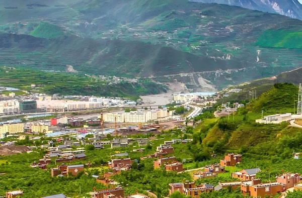 四川阿壩茂縣農(nóng)村飲水安全水質(zhì)提升項(xiàng)目304不銹鋼一體化凈水設(shè)備廠家直銷