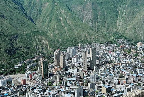 青海果洛州萬(wàn)人千噸飲水河水如何處理成飲用水?