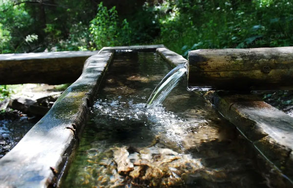 青海高寒地區(qū)的山區(qū)農(nóng)村飲水用什么設備消毒殺菌？